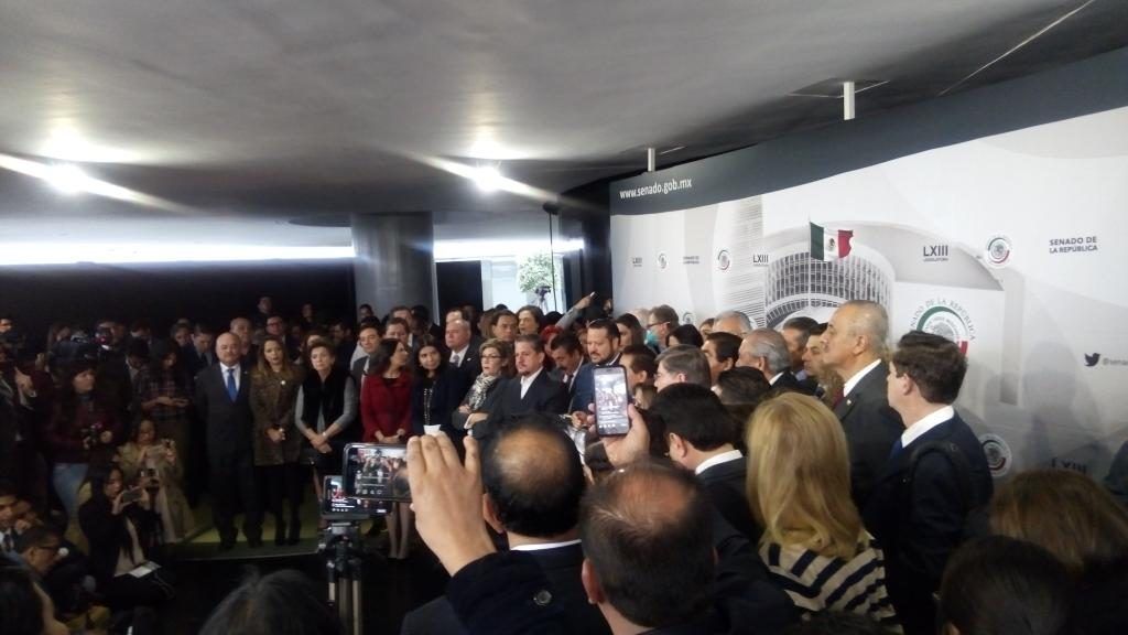 Suspenden sesión del Senado para votar reinstalación o destitución de Nieto - senado-sesion-1024x576