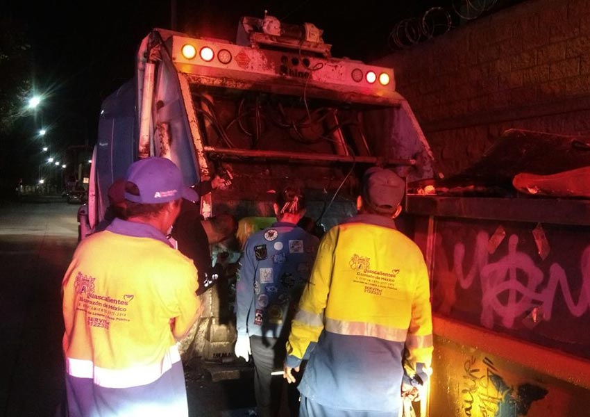 Encuentran cadáver en contenedor de basura en Aguascalientes - servicio-limpia-cadaver