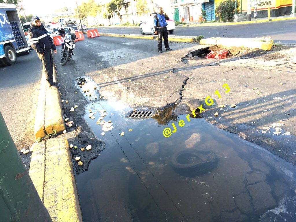 Cierran circulación en Rojo Gómez por socavón - socavon-rojo-gomez-1024x768