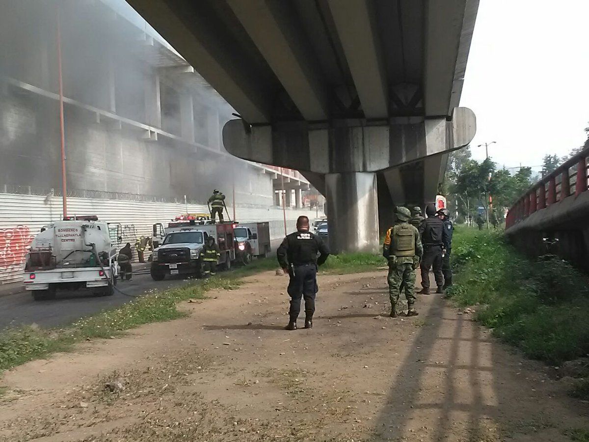 Incendio consume bodega de construcción en Tenayuca