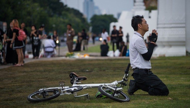 El funeral de los 90 millones de dólares - thailand-king-ciudadano-e1508955895713