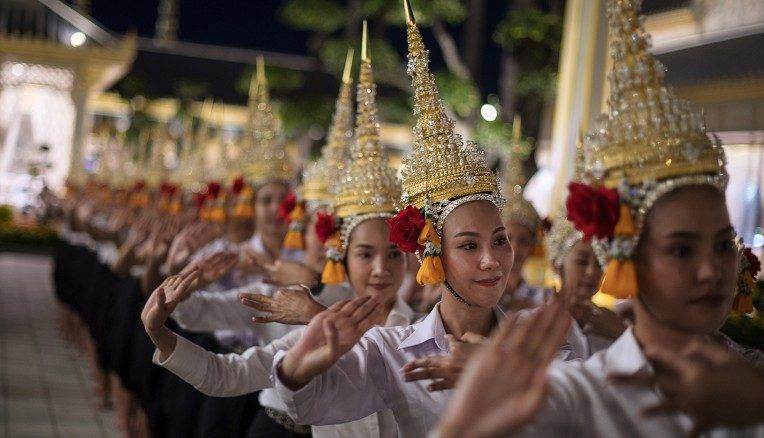 El funeral de los 90 millones de dólares - thailand-procesiones-e1508957031596