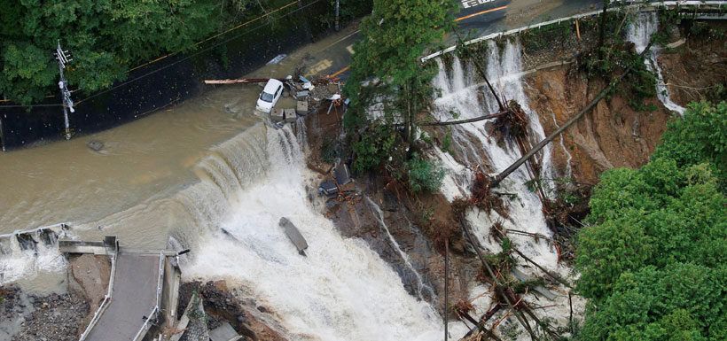 Tifón deja siete muertos y más de 100 heridos en Japón - tifon-lan-23