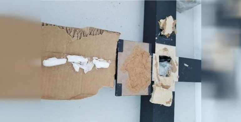 Aseguran droga oculta en cruces en Tijuana