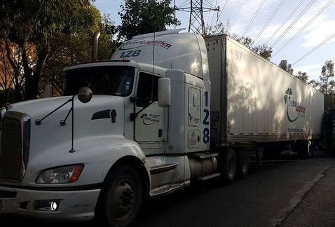 Tráiler atropella a cinco en Insurgentes Norte