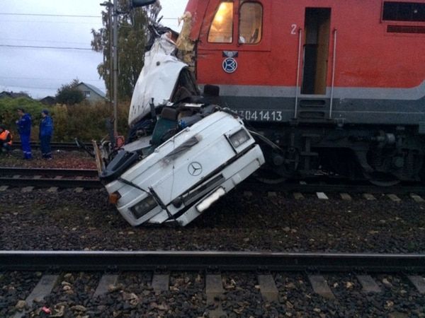 Choque entre tren y autobús deja 19 muertos en Rusia - tren-rusia1