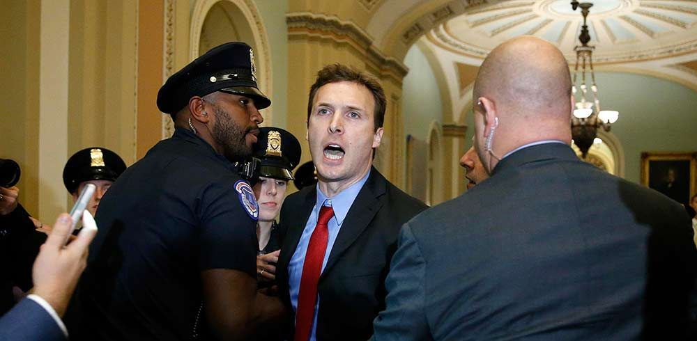 #Video Manifestante grita traidor a Trump en el Capitolio