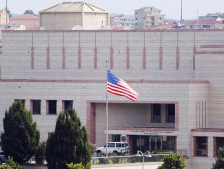 Turquía ordena detener a funcionario de EE.UU. en Estambul