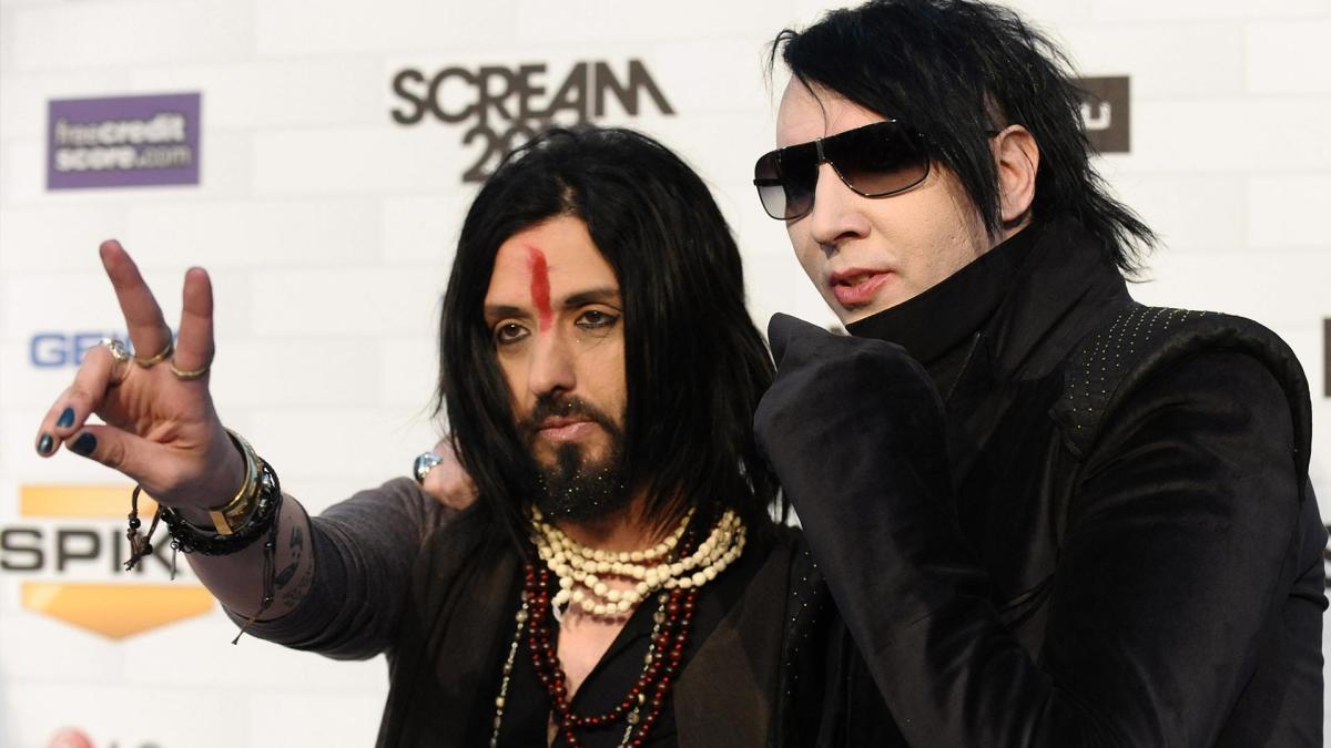 Acusan a bajista de Marilyn Manson de abuso sexual