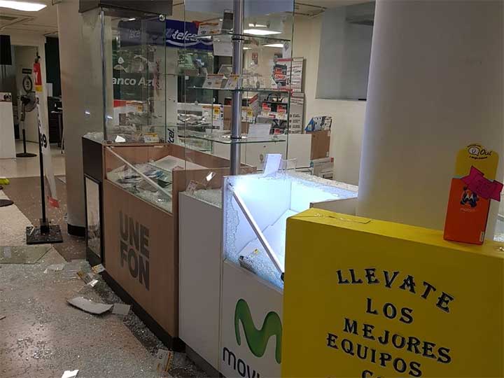 Asaltan con mazos Elektra en la Obrera - unefon-movistar-elektra