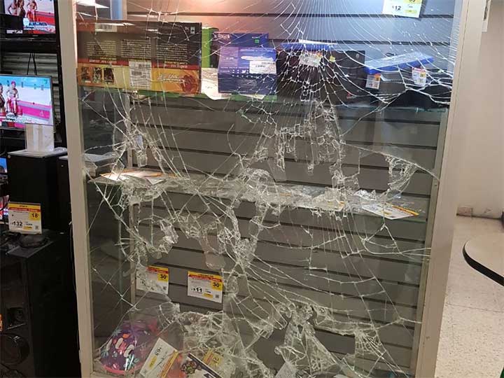 Asaltan con mazos Elektra en la Obrera