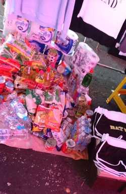 Venden en tianguis de zona metropolitana víveres donados - viveres-tianguis