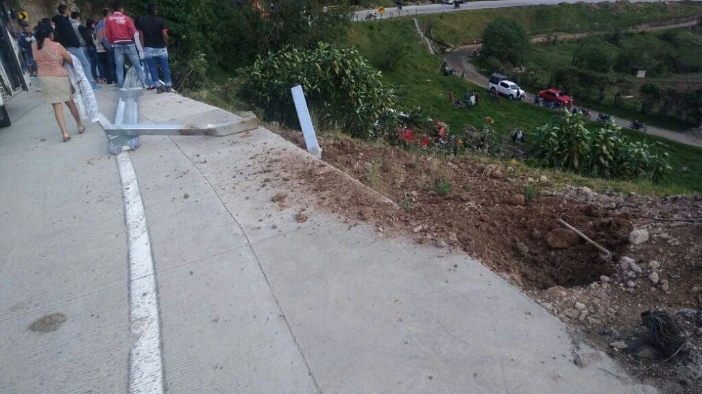 Volcadura de autobús deja al menos cuatro muertos en Colombia - volcadura-autobus-colombia1-1024x575