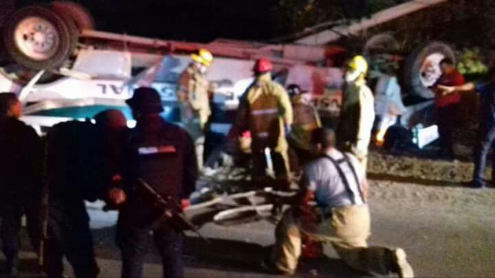 Volcadura de camión de personal en Tamaulipas deja siete muertos - volcadura-reynosa-2
