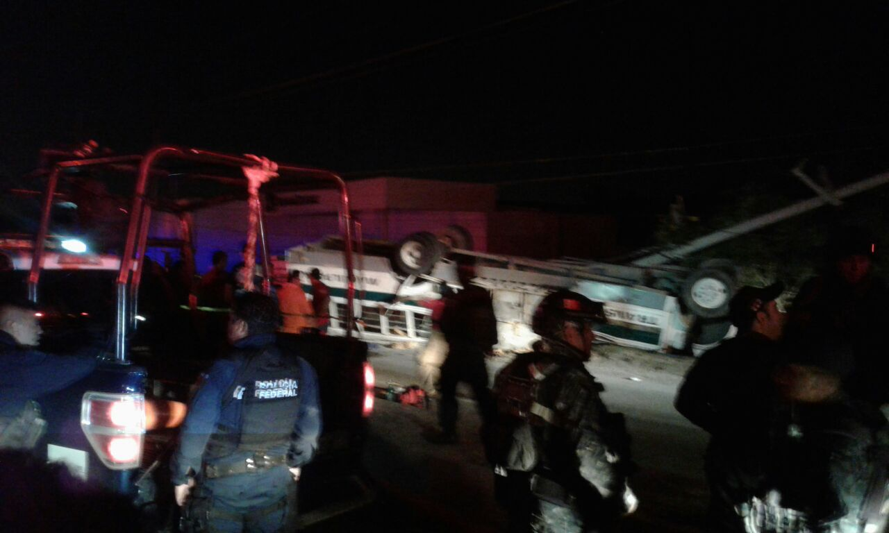 Volcadura de camión de personal en Tamaulipas deja siete muertos - volcadura-reynosa-4