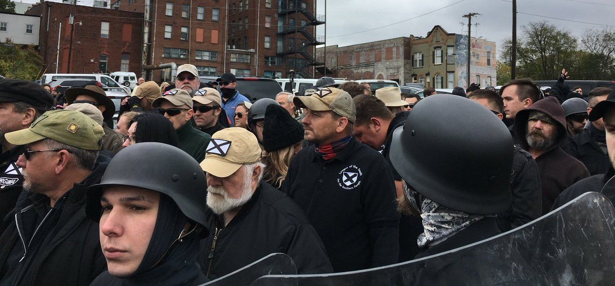 Supremacistas blancos protestan en Tennessee a favor de deportaciones - white-lives-matter-2