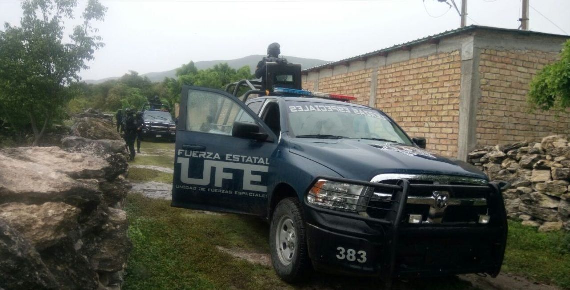 Comando armado mata a dos civiles en Guerrero