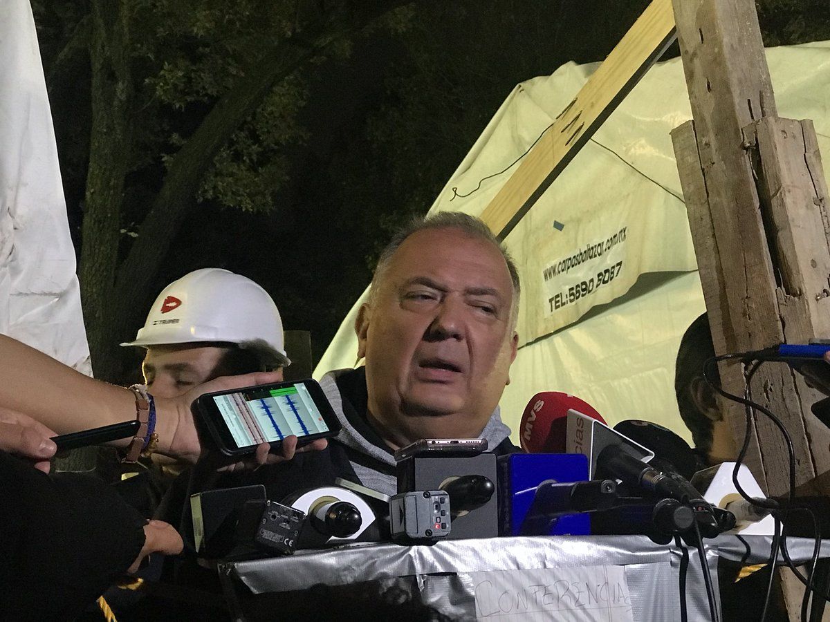 Suman 47 cuerpos recuperados de Álvaro Obregón 286 - Álvaro-Obregón-286-Valentín-Oñate-Foto-de-@juanmapregunta