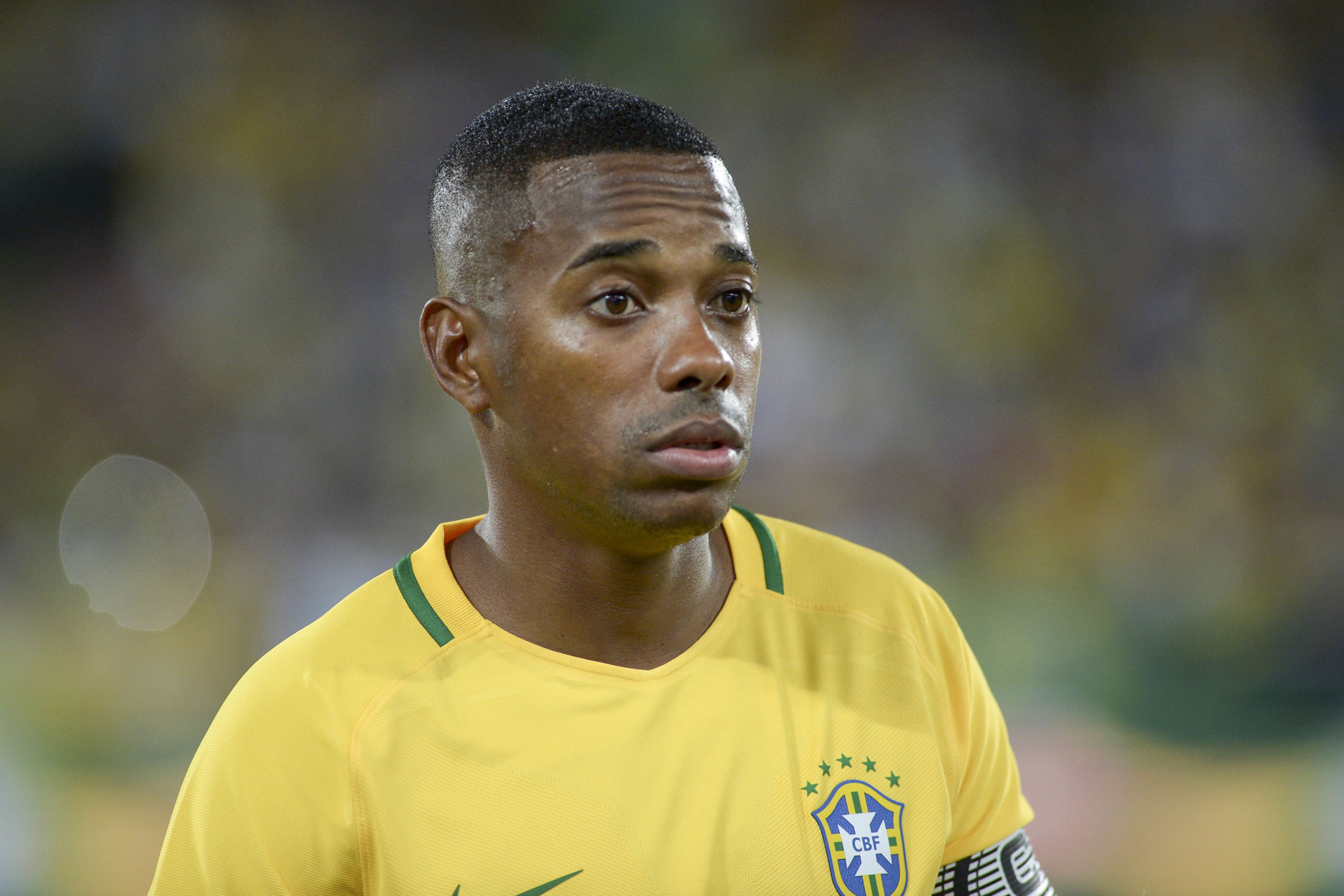 Condenan a Robinho a nueve años de cárcel por violación