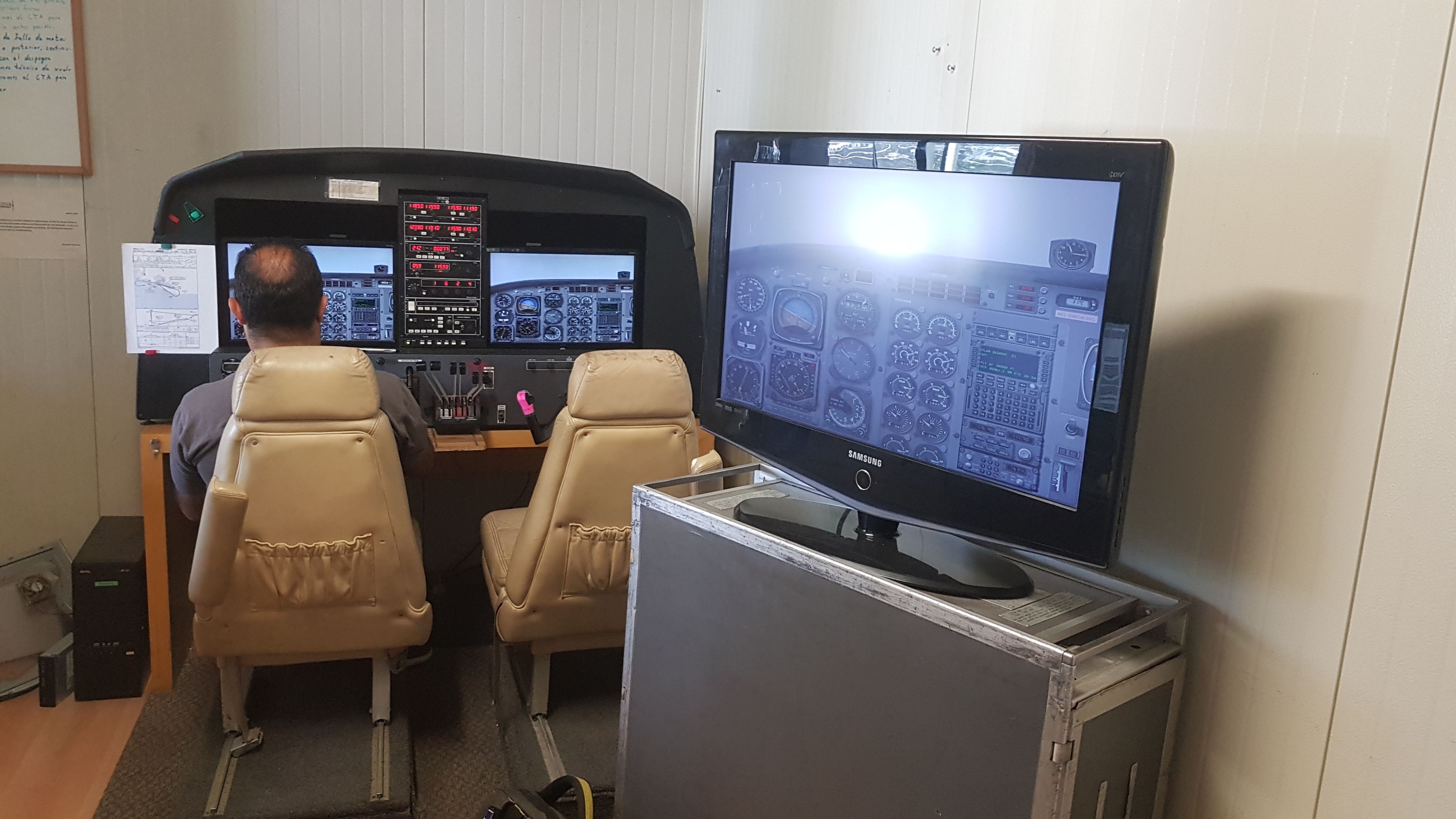 ¿Y la cédula profesional de los pilotos aviadores? - 20170814_112613