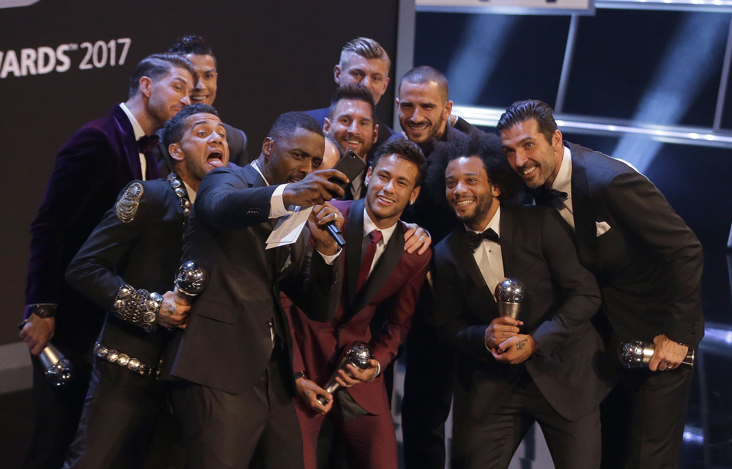 UEFA propone liga internacional cada dos años - AP17307568052035