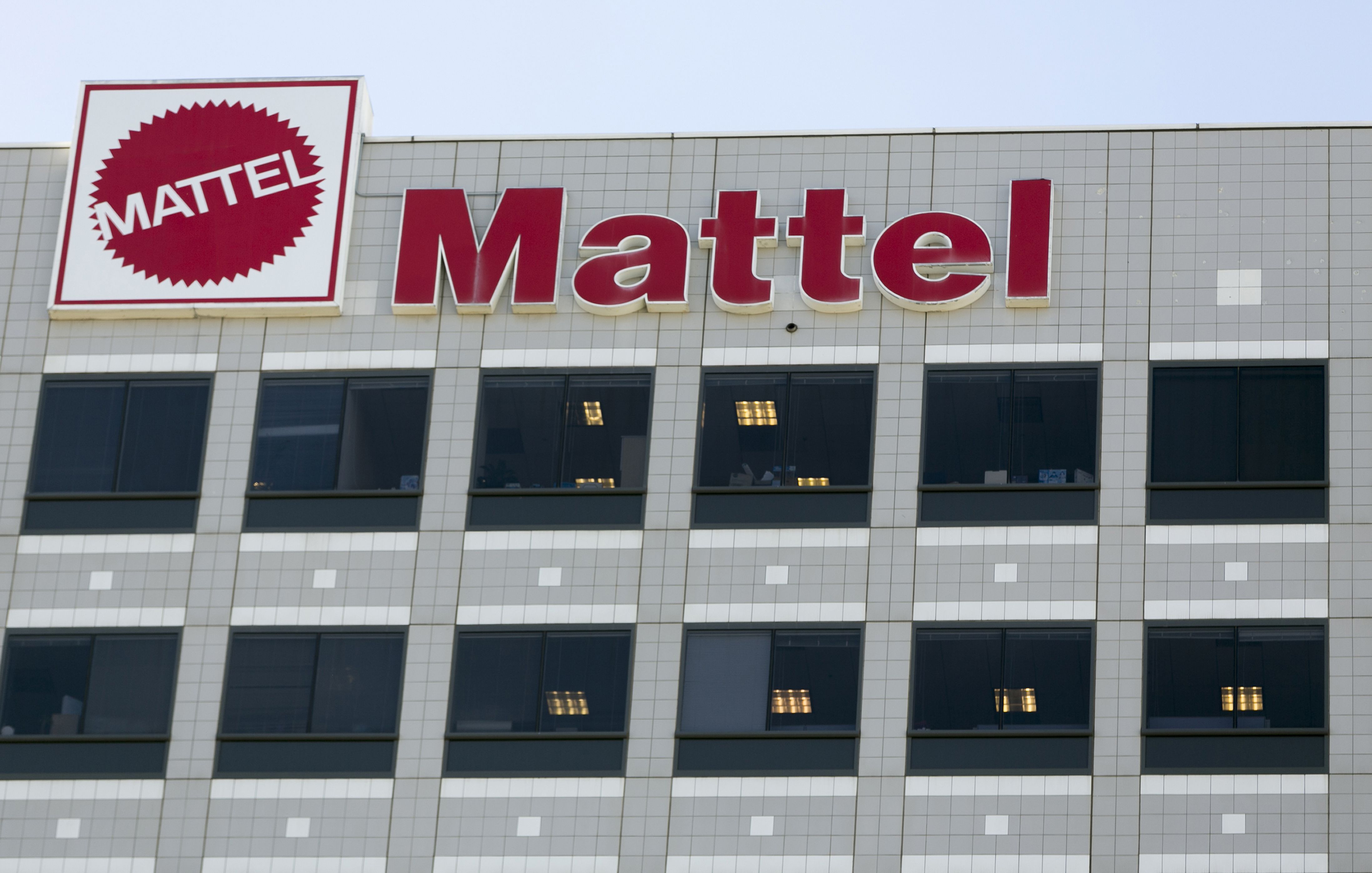 Hasbro hace oferta para adquirir Mattel