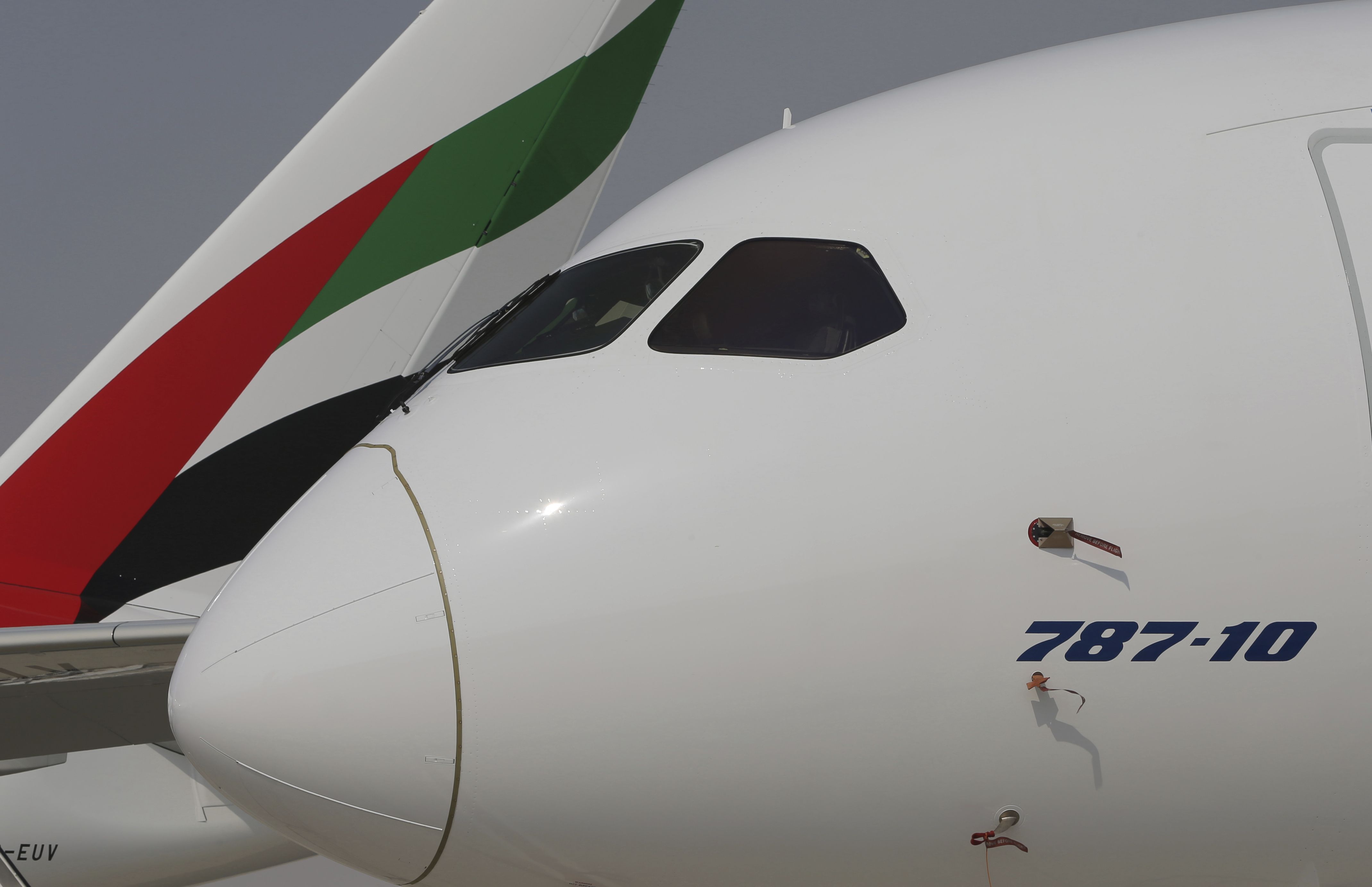 Emirates compra 40 aviones Dreamliner - AP17316522006408