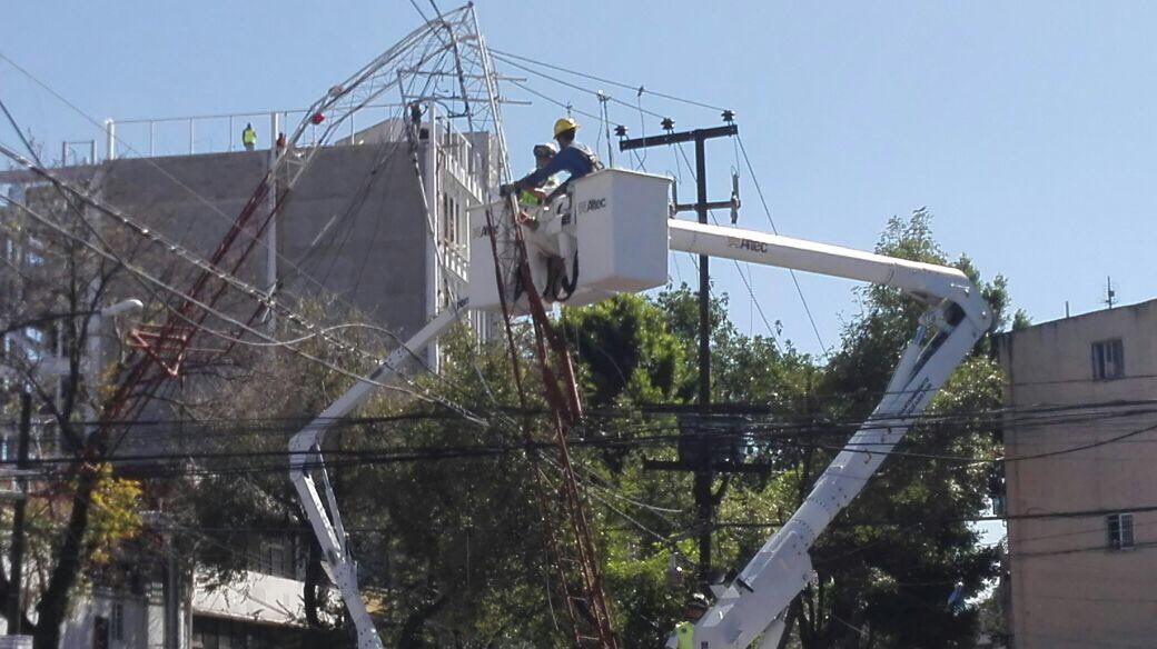 Caída de antena en la Doctores provoca afectaciones - Antena-Doctores-2