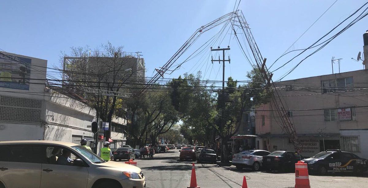 Caída de antena en la Doctores provoca afectaciones