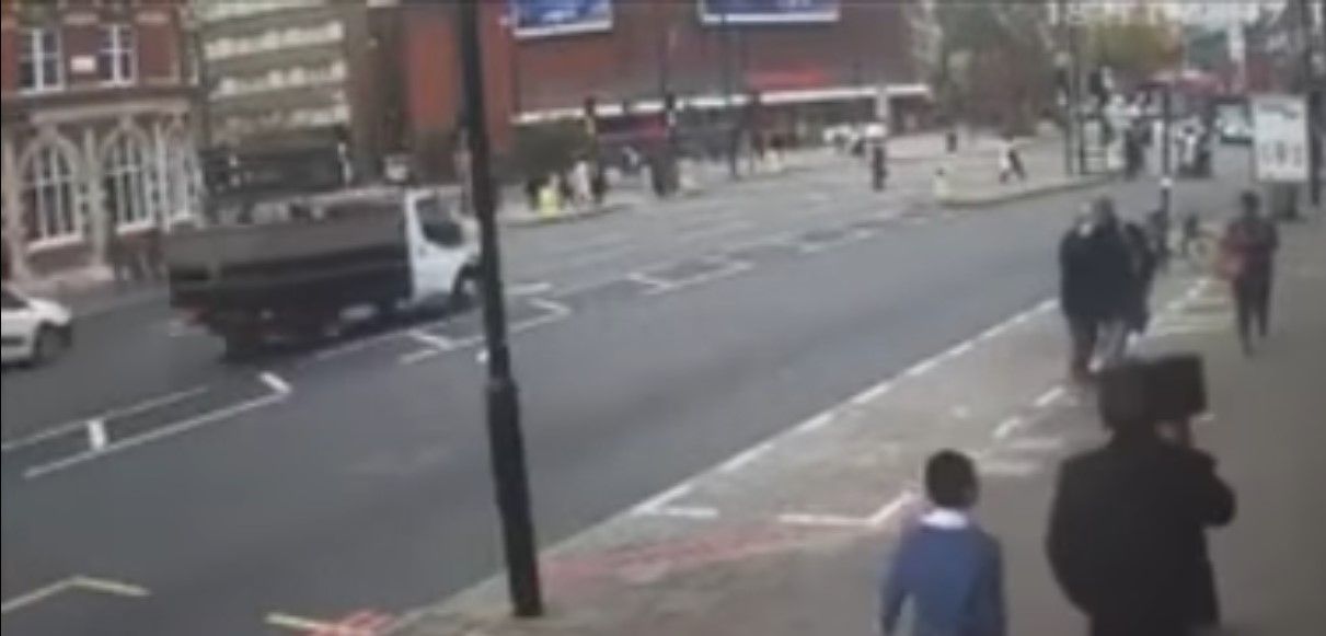 #Video Conductor de camión atropella a hombre de la tercera edad en Londres