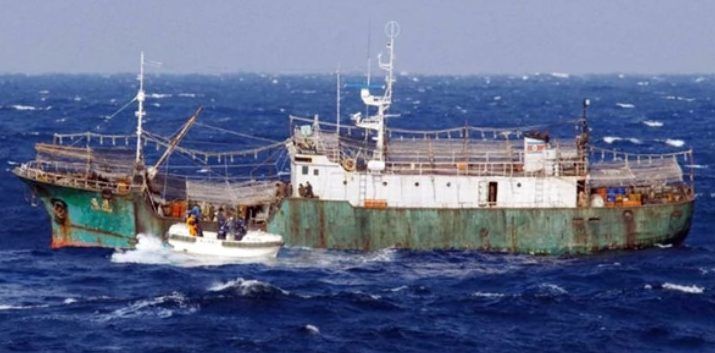 “Barcos fantasma” navegan a la deriva por el Mar de Japón