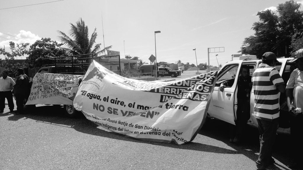 Bloqueos en carreteras de Oaxaca impiden paso a Chiapas y Veracruz