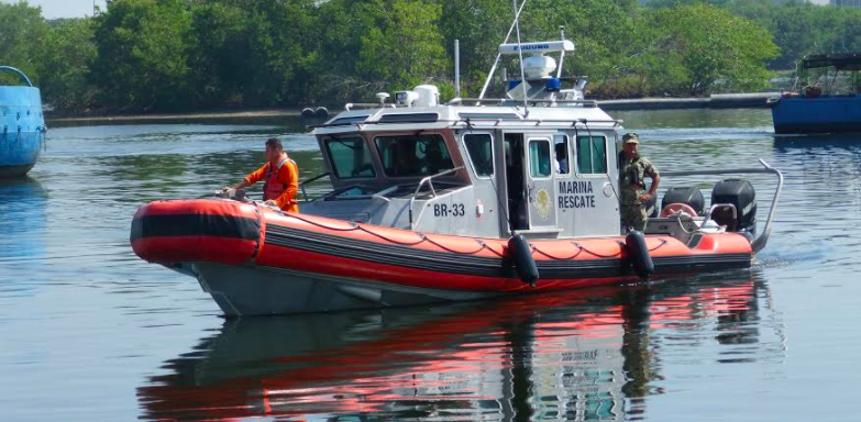 Semar rescata a cuatro náufragos