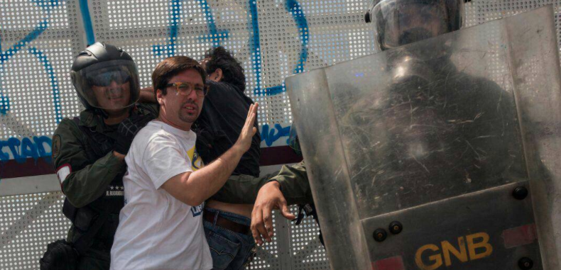 México condena anulación parlamentaria de político de oposición en Venezuela