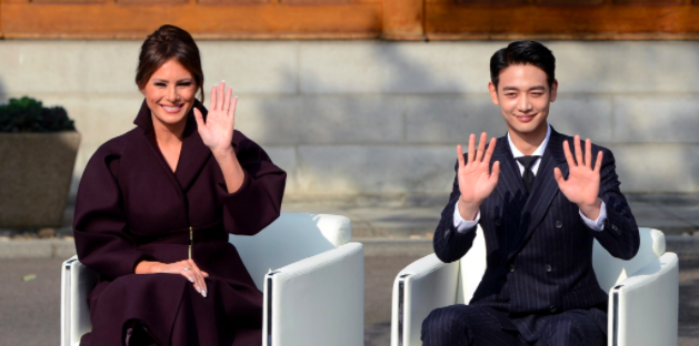 #Viral Melania Trump causa sensación en Corea del Sur junto a estrella pop