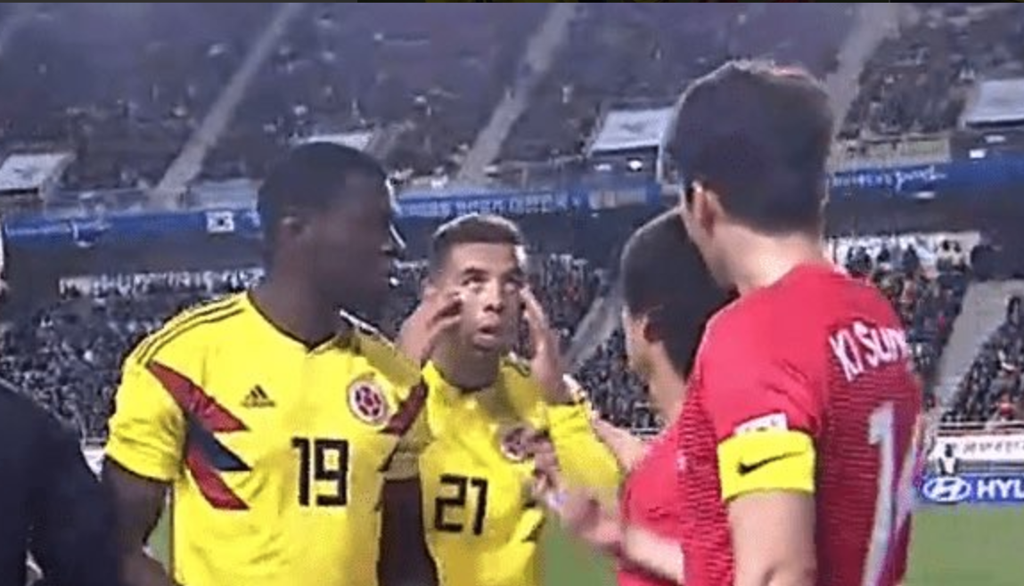 Edwin Cardona realiza gestos racistas contra jugadores surcoreanos