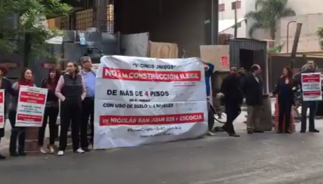 Vecinos protestan contra construcción de edificio en colonia Del Valle