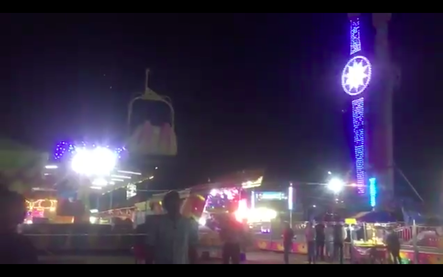 Desplome de juego mecánico deja al menos seis heridos en Puebla