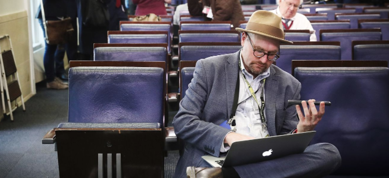 NYT suspende a reportero por presunto abuso sexual