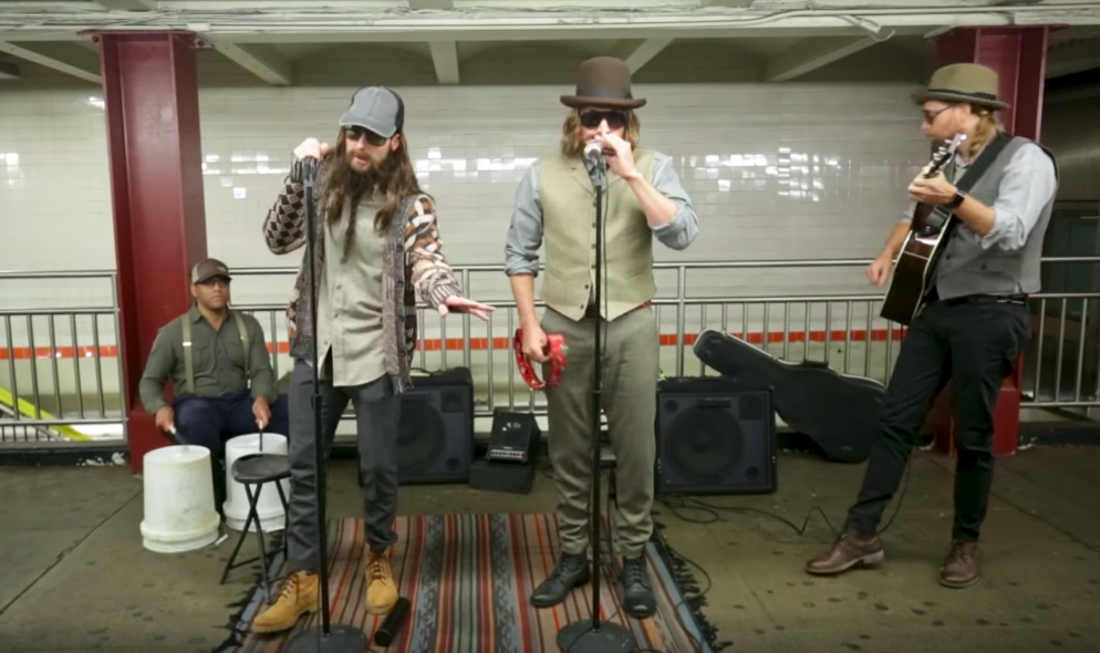 #VIDEO Maroon 5 canta en el Metro de Nueva York