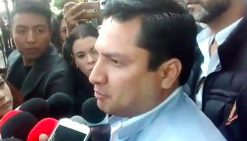 Julión Álvarez acude a la PGR