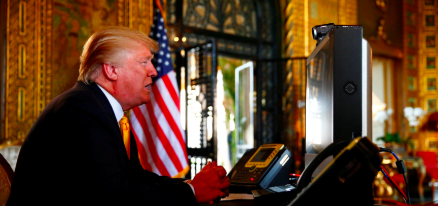 Trump sugiere entregar el premio Fake News Trophy