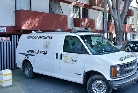Hallan cuerpo de hombre en departamento de la Doctores