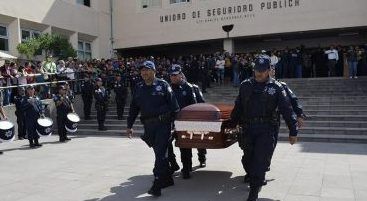Despiden con honores a policía que intentó frustrar asalto en San Luis Potosí
