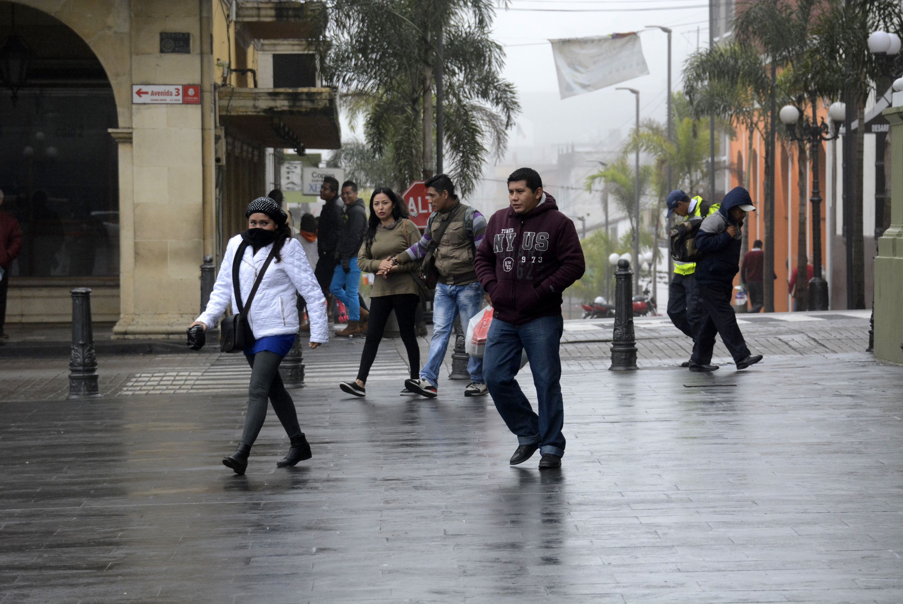 Prevén descenso de temperatura por frente frío
