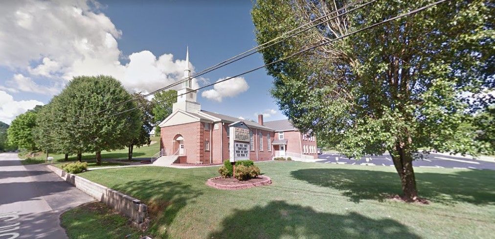 Hombre dispara accidentalmente en iglesia de Tennesse y lastima a esposa