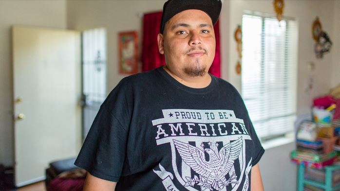 Juez ordena a EE.UU. restablecer derechos de dreamer arrestado