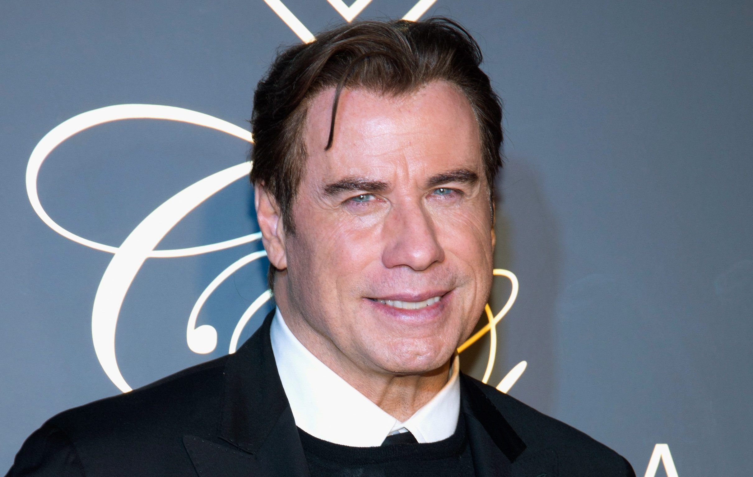 Acusan a John Travolta de acoso sexual