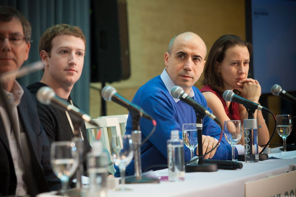 Facebook y Twitter recibieron cientos de millones de dólares de Rusia - Mark-Zuckerberg-y-Yuri-Milner