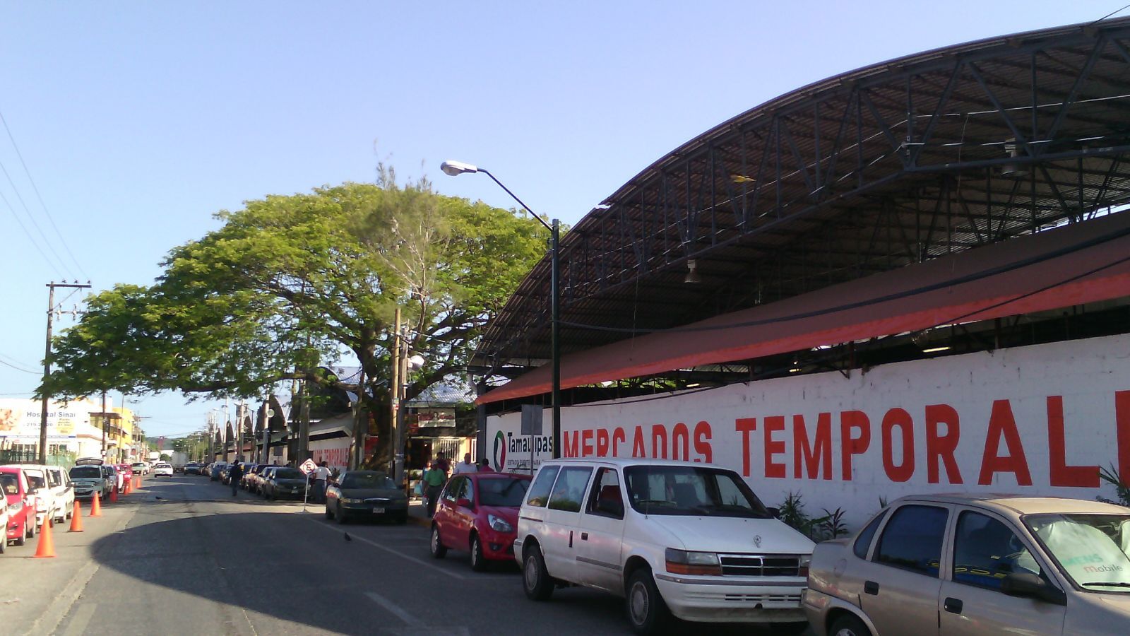 Roban locales de mercados en Tampico